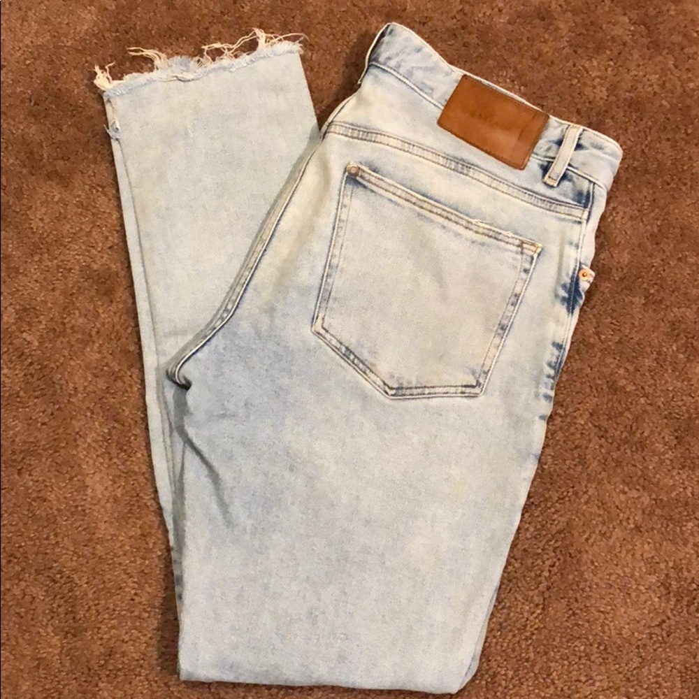 H&M  & D E N I M  DISTRESSED JEANS